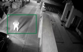 Momentul reținerii celor doi suspecți care ar fi implicați în deflagrația din sectorul Buiucani